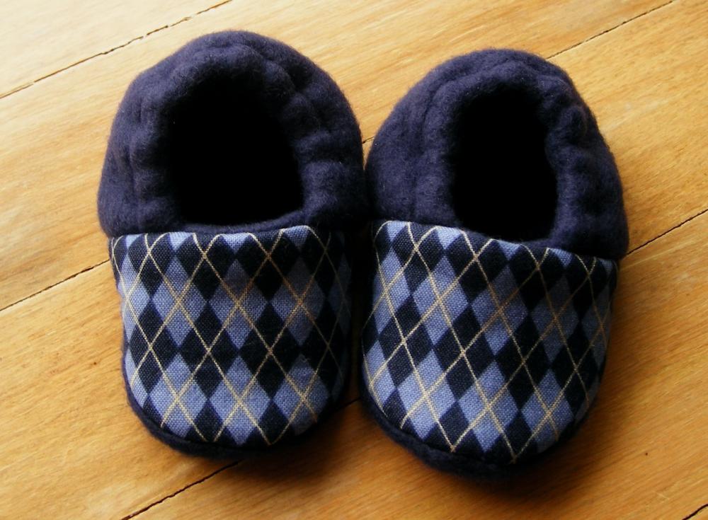 Blue Argyle Fleece Baby Booties on Luulla